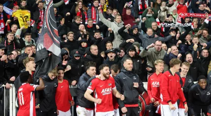 Players of AZ Alkmaar celebrate with supporters after winning the UEFA Conference League match between KF Drita Gjlan and AZ Alkmaar, in Pristina, Kosovo, 11 December 2025.