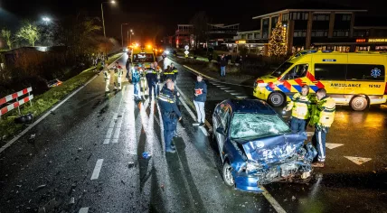 Seven people were injured in a multi-car collision on the Hoogeveenseweg (N455) in Hazerswoude-Dorp, Alphen aan den Rijn, on Dec. 29, 2025.