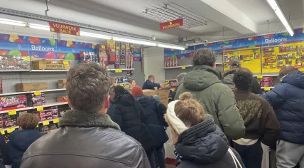 Customers flocked to seasonal fireworks retailer Vuurwerk-Amsterdam where workers were busy right at the start of opening hours on the last day of the year. 31 Dec. 2025