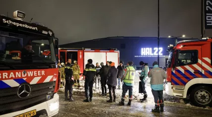 Emergency services at Hal22 on Zonnebaan in Utrecht, a sports center that partially collapsed under a thick layer of snow. 7 January 2026