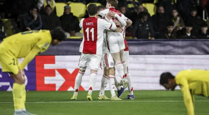 Players of AFC Ajax celebrate the 2–1 goal by Oliver Edvardsen of AFC Ajax during the UEFA Champions League match between Villarreal CF and AFC Ajax at Estadio de la Cerámica on January 20, 2026, in Villarreal, Spain.