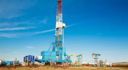 Onshore gas drilling rig