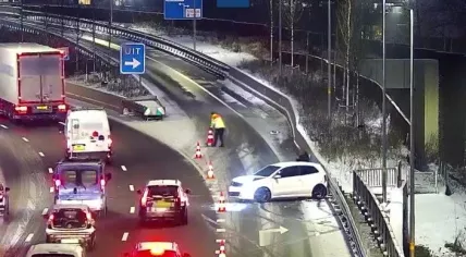 Car stalled sideways on the N7 in the right lane toward Westerbroek, near the Groningen Europark exit. 30 January 2026