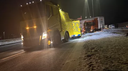 Truck jackknives on the A12 near De Meern, causing 2 hours of traffic delays between Gouda and Utrecht. 6 January 2026