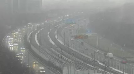 Snow falls onto the A4 expressway in Amsterdam near the A9 interchange at Sloten just north of Schiphol Airport. 2 Jan. 2026