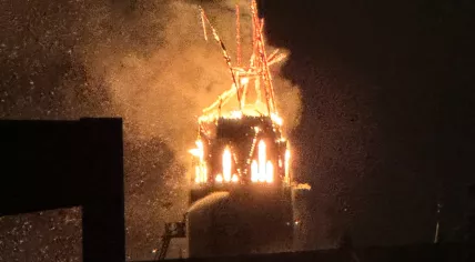 Fire engulfs the Vondelkerk shortly after midnight during New Year's celebrations in Amsterdam. 1 Jan. 2026