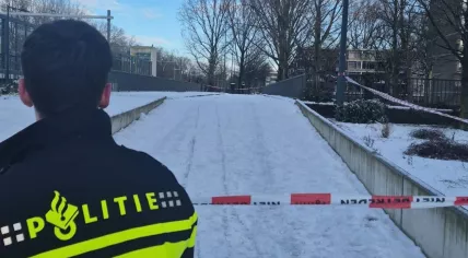 A police officer at the scene of a death investigation in Schiedam, where thrown snowballs turned into a physical confrontation. 5 Jan. 2026
