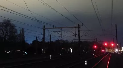 An NS train near Utrecht clipped a loose piece of track, where overhead lines were damaged. 13 Feb. 2026