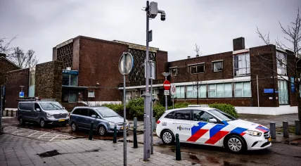 Arson at the A.B.N. Davidsplein synagogue; the fire extinguished itself shortly afterward.