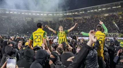 Players of ADO Den Haag celebrate with supporters after the victory and their return to the Eredivisie following the Keuken Kampioen Divisie match between ADO Den Haag and Jong FC Utrecht at the WerkTalent Stadium on March 17, 2026, in The Hague, Netherlands.
