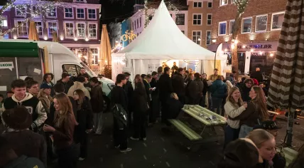 Municipal elections: Mostly young voters line up at an overnight polling station on the Grote Markt in The Hague, 18 March 2026