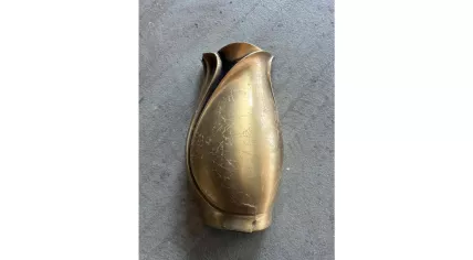 Graverobbers caught with urns and grave ornaments stolen from a German cemetery on the A67 highway near Venlo. 7 March 2026