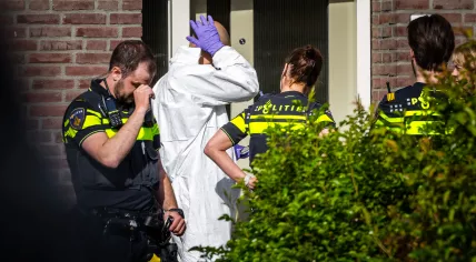 Police and forensic investigators at a home on Elzenstraat in Blerick, Venlo, where a 14-year-old girl was stabbed to death, 20 April 2026