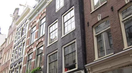 Gasthuismolensteeg in Amsterdam’s Negen Straatjes.