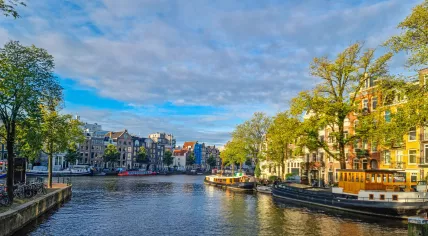 A sunny look south along Zwanenburgwal in Amsterdam Centrum, towards the Amstel River from the Ir. B. Bijvoetbrug. Feb. 2026