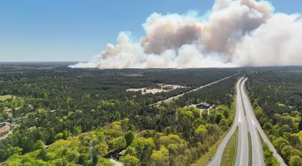 Smoke rises above a large wildfire near ’t Harde. 29 April 2026