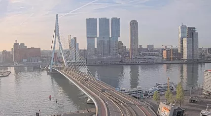 A quiet Easter Monday morning at the Erasmus Bridge in Rotterdam. 6 April 2026