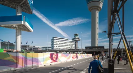 Schiphol turns 690-meter construction zone into Netherlands’ longest street art mural