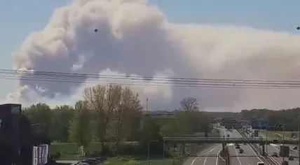 Smoke billowing over a massive wildfire near the military's artillery range at 't Harde in Gelderland. 29 April 2026