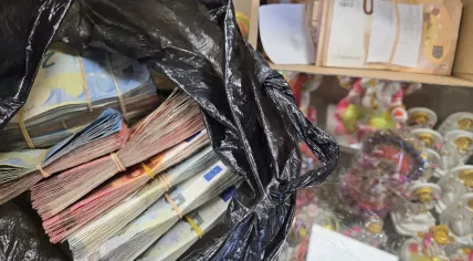Thousands of euros found in a money laundering investigation focused on a Surinamese speciality shop in Rotterdam. 22 May 2026