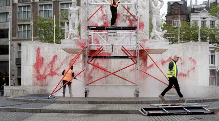 Cleaners cleaning red paint off the National Monument on Dam Square in Amsterdam after vandalism on Remembrance Day, 4 May 2026