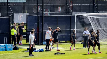 Dutch goalkeeper Bart Verbruggen during a training session with the Netherlands national team at Riverside Stadium on 10 June 2026 in Kansas City. The Netherlands national team is preparing for the 2026 FIFA World Cup.