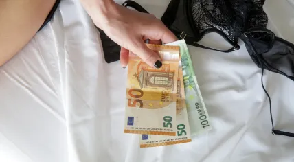 A sex worker holds 200 euros.