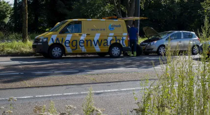 An ANWB Wegenwacht worker helps a driver whose car broke down on a hot summer day topping 31°C in Amsterdam. 12 Aug. 2024