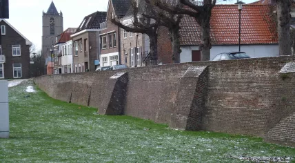 The western part of the remnant of the medieval city wall at Tolhuiswal in Tiel, Netherlands.