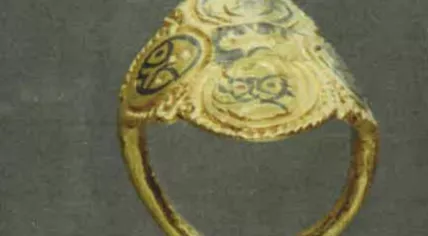 Medieval gold ring depicting the Lamb of God and the four evangelists, c. 9th–10th century. Discovered in Sumar (Friesland) in 1997. Registered as a protected Dutch cultural asset.