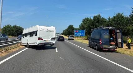 Bad luck for one driver on the first day of the summer holidays in the south of the Netherlands. A caravan broke free from a car, striking a guardrail on the A73 near Cuijk. There were no injuries. 10 July 2026