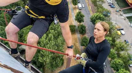 Rotterdam mayor Carola Schouten abseils from Euromast despite fear of heights. July 23, 2026.