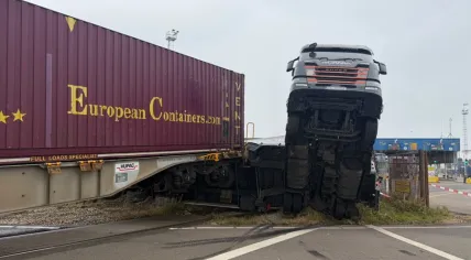 Freight train crashes into truck in Europoort in the port of Rotterdam, 26 July 2026