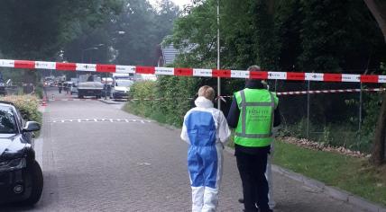 Police at the scene of a fatal shooting on Hoogheuvelstraat in Oss, 4 June 2018