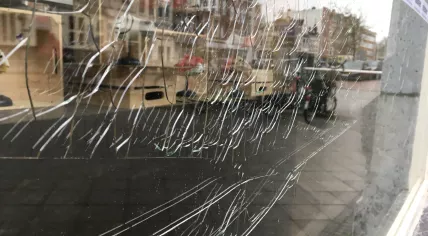An explosion outside the Smoke Palace on Linnaeusstraat in Amsterdam Oost shattered the glass of a storefront across the street, 3 March 2019