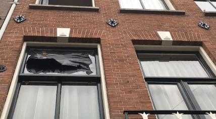 An explosion outside the Smoke Palace on Linnaeusstraat in Amsterdam Oost shattered apartment windows around the block, 3 March 2019