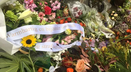 Ribbons and messages praising Derk Wiersum
