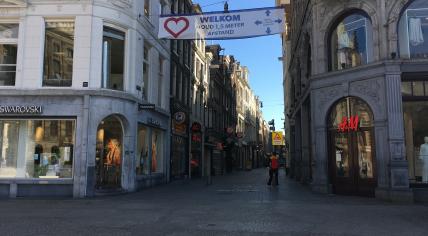 The Nieuwendijk shopping street, completely deserted, in Amsterdam Centrum. May 28, 2020