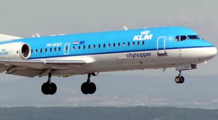KLM Fokker 70 crop