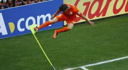 huntelaar kick
