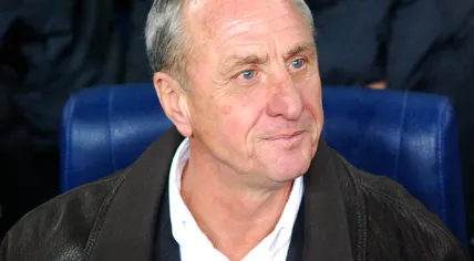 672px-Cruyff_a_la_banqueta_del_Camp_Nou