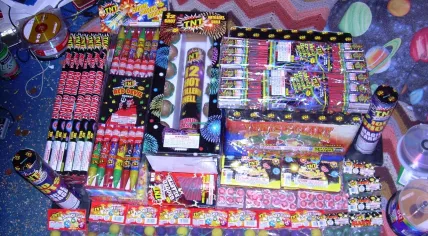 1280px-Consumerfireworks