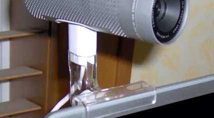 800px-ISight-mounted-on-PowerBook