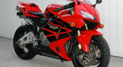 1280px-2006HondaCBR600RR-001