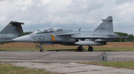 1280px-Aircraft_39851_42_(9529494764)