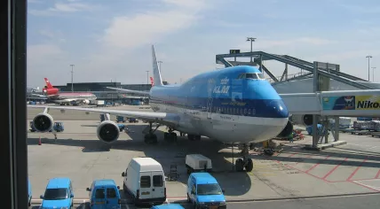 1280px-Boeing_747-400_KLM
