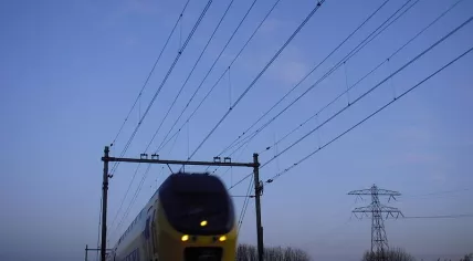 800px-Intercity_train_netherlands_2010