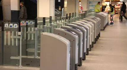 800px-OV-chipkaart_Amsterdam_Centraal