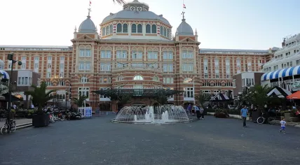 800px-Steigenberger_Kurhaus_Hotel_Scheveningen