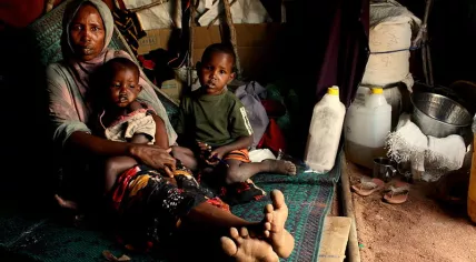 A_recently_arrived_family_in_Dadaab_(7554224360)
